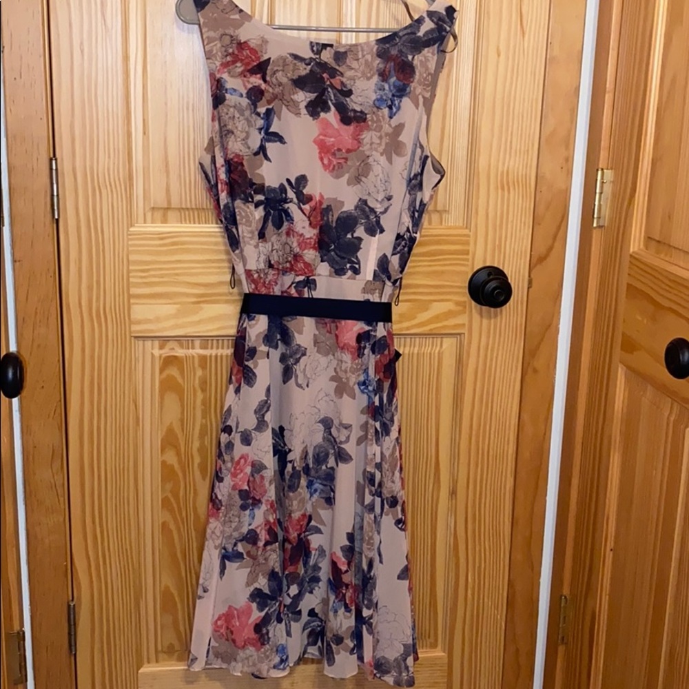 SLNY beautiful chiffon dress